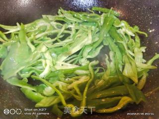 青椒炒牛肉的做法步骤：2