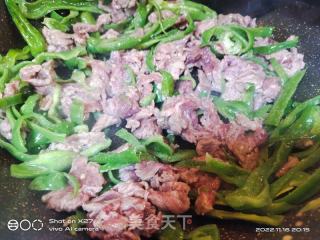 青椒炒牛肉的做法步骤：4