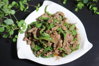 青椒炒牛肉的做法步骤：6
