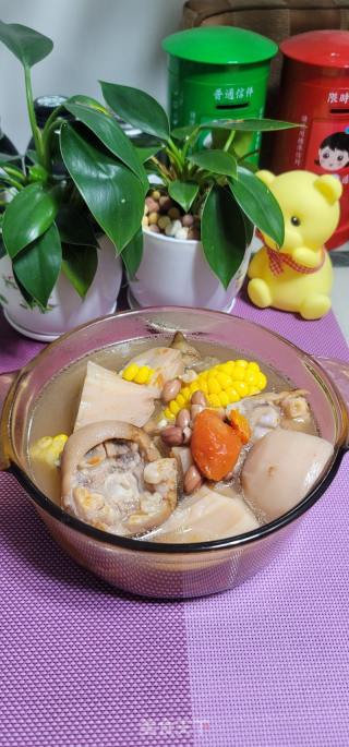 莲藕玉米花生猪蹄汤的做法步骤：7