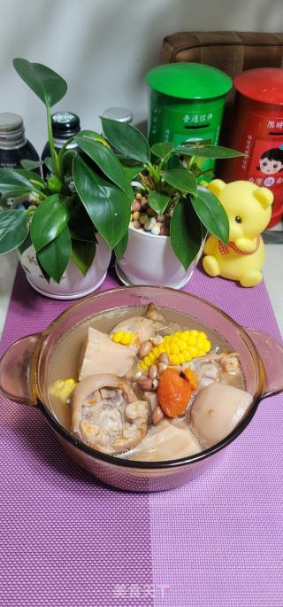 莲藕玉米花生猪蹄汤的做法步骤：8
