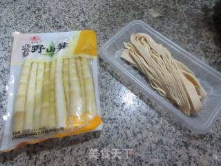千张条炒野山笋的做法步骤：1