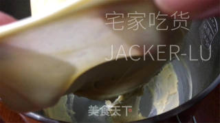 松软汉堡胚，松软有弹性，入口浓浓奶香和芝麻香。的做法步骤：4