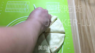 松软汉堡胚，松软有弹性，入口浓浓奶香和芝麻香。的做法步骤：7