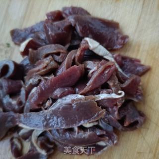 白菜芯炒鹿心的做法步骤：5