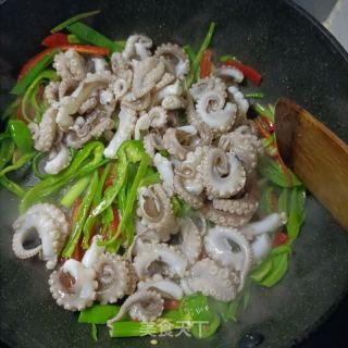 薄皮椒炒章鱼腿的做法步骤：11