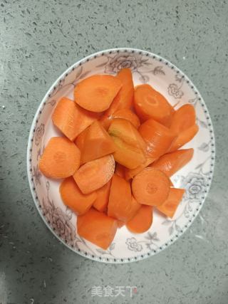 胡萝卜烧鸭肉的做法步骤：6