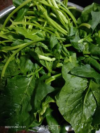 自制菠菜面条的做法步骤：1