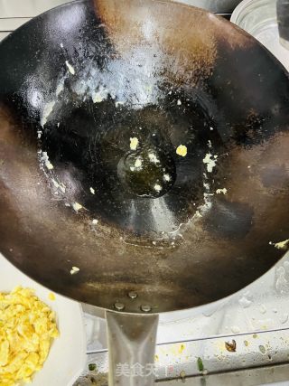 虾仁蛋炒饭的做法步骤：2