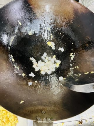 虾仁蛋炒饭的做法步骤：3
