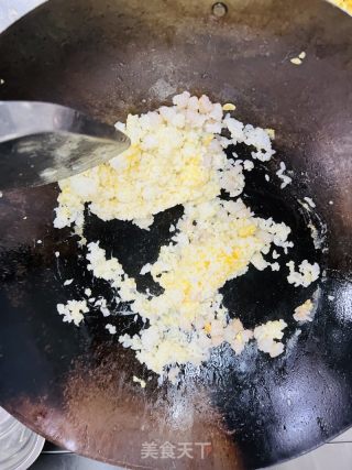 虾仁蛋炒饭的做法步骤：4