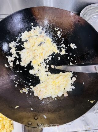 虾仁蛋炒饭的做法步骤：5