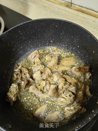 辣椒丝煸卤鸭肉的做法步骤：4