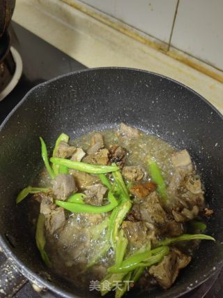 辣椒丝煸卤鸭肉的做法步骤：6