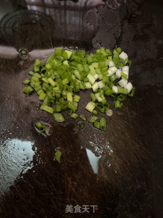 虾仁炒饭的做法步骤：3
