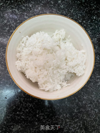 虾仁炒饭的做法步骤：4
