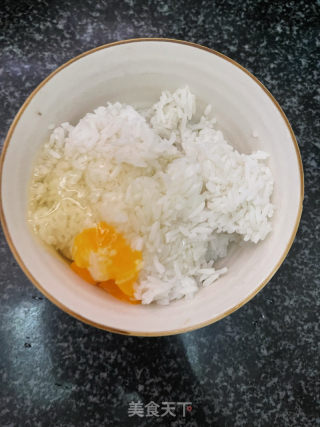 虾仁炒饭的做法步骤：5