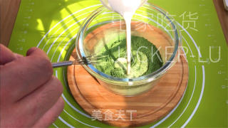 抹茶红豆布丁，嫩滑抹茶奶冻，配上甜蜜红豆，清新又治愈。的做法步骤：2