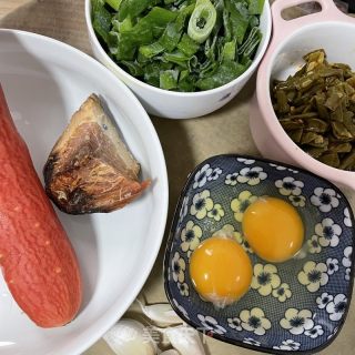 酸豆角腊肉炒米饭的做法步骤：1