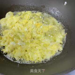 酸豆角腊肉炒米饭的做法步骤：4