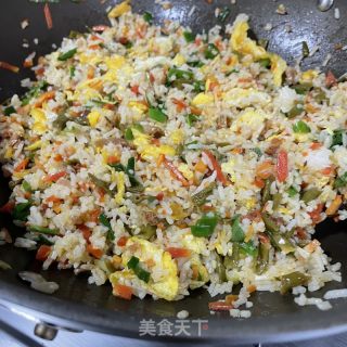 酸豆角腊肉炒米饭的做法步骤：9