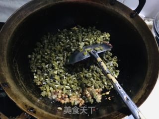 酸豆角炒肉末的做法步骤：7