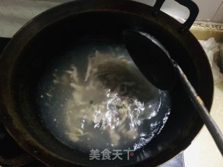白菜肉丝汤的做法步骤：2