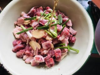 碗蒸香酥鸭的做法步骤：1