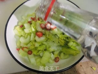 生腌芹菜心的做法步骤：3