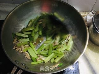 芹菜炒肉丝的做法步骤：4