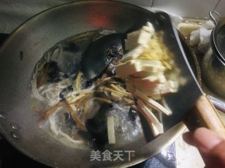 酸辣肉丝汤的做法步骤：4