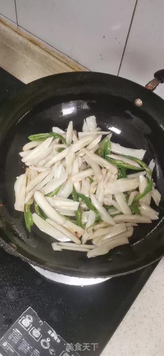 青椒炒藕条的做法步骤：3