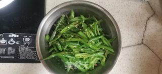 青椒五花肉的做法步骤：2