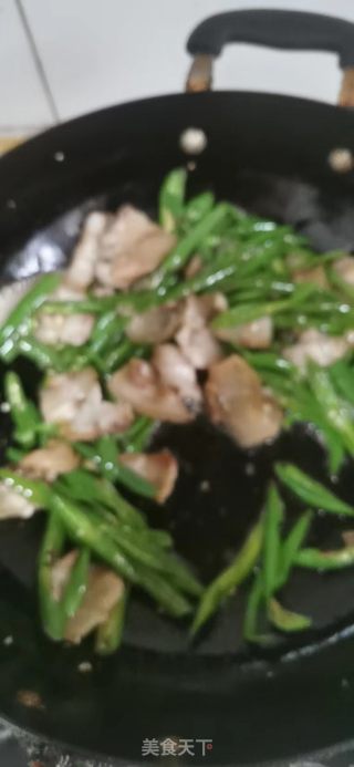 青椒五花肉的做法步骤：4
