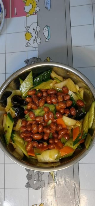 凉拌洋葱木耳什锦的做法步骤：3