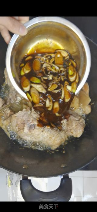 铁锅猪骨头烩酸菜的做法步骤：9