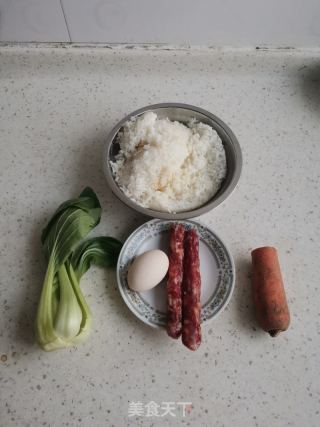 腊肠炒饭的做法步骤：1