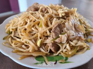黄豆芽肉片卤面的做法