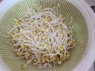 黄豆芽肉片卤面的做法步骤：1