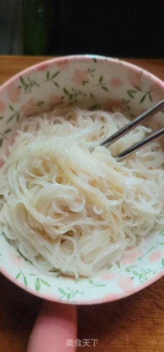 香辣肉酱拌米粉的做法步骤：6