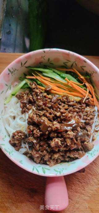 香辣肉酱拌米粉的做法步骤：7