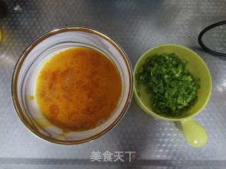尖椒炒鸡蛋的做法步骤：2