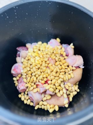 蜂蜜黄豆猪蹄的做法步骤：1