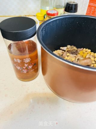 蜂蜜黄豆猪蹄的做法步骤：3