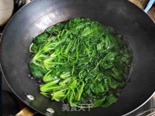 枸杞菠菜鸡蛋汤的做法步骤：2