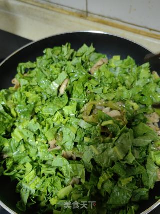青椒肥肠炒河粉的做法步骤：4