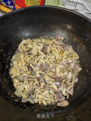 鸡杂粉条汤的做法步骤：1