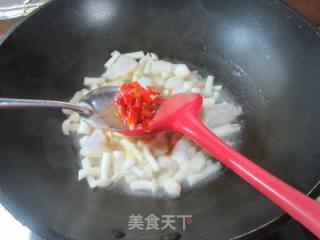 海鲜菇煮巴沙鱼柳的做法步骤：6