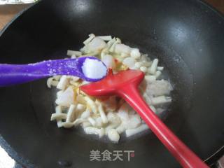 海鲜菇煮巴沙鱼柳的做法步骤：7