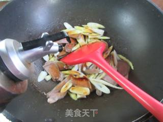 猪舌头炒野山笋的做法步骤：5